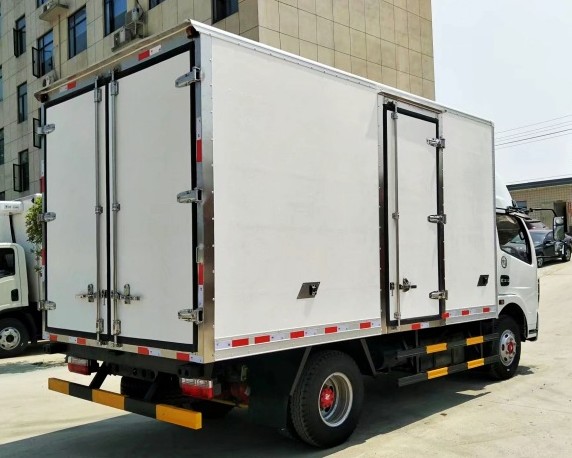 國五東風凱普特4.2米冷藏車