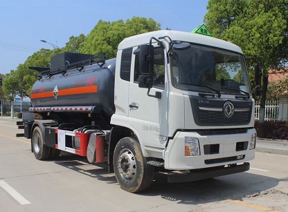 國六東風(fēng)天錦化工車圖片 國六東風(fēng)天錦化工車圖片