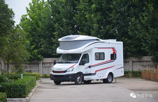 齊星依維柯額頭升頂房車_6座橫置床內(nèi)部結(jié)構(gòu)及內(nèi)飾圖片_齊星升頂房車2021款