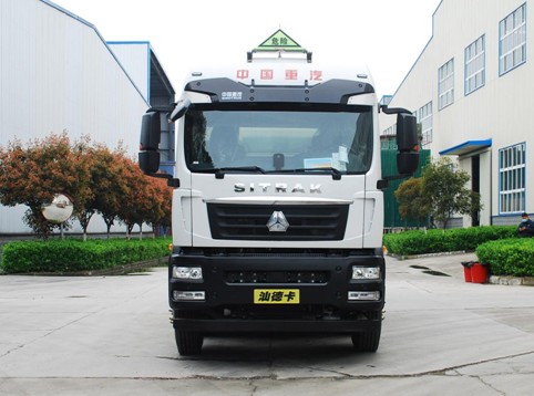 國(guó)六重汽汕德卡30.5方鋁合金運(yùn)油車 國(guó)六重汽汕德卡30.5方鋁合金運(yùn)油車